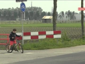 Almereweg in Opperdoes is net een racebaan