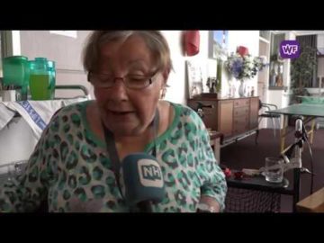 Bewoners verzorgingshuis Avondlicht in Hoorn krijgen verkoeling tegen de hitte