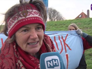 ‘Blijf van onze dijk af’ roepen boze dijkbewoners in Den Haag