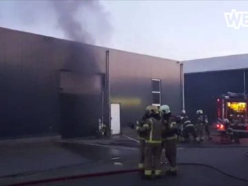 Brand bij opslag in garagebedrijf in Zwaagdijk-Oost