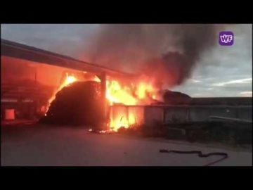 Brand in een stal bij een boerderij in ursem