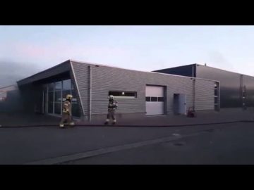 Brand Triumph Centre voor oldtimers in Zwaagdijk-Oost