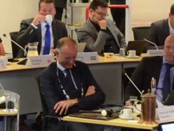 Dankwoorden Arthur Helling aan vertrekkende Onno van Veldhuizen