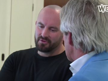 Dean Saunders haalt uit naar broer Jamie: ‘het is een NSB-er’