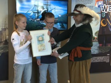 Eerste aandeel Halve Maen overhandigd