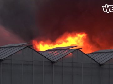 Grote brand Venhuizen legt schuur in de as