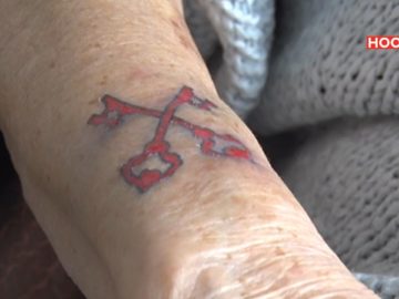 Hoornse tattoo-oma zet eerste tatoeage