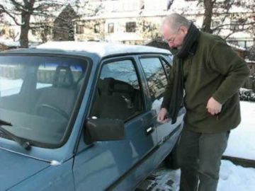 How to open a frozen car lock