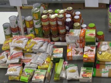 Kerstactie Westfriesland maakt arme gezinnen blij met kerstpakket