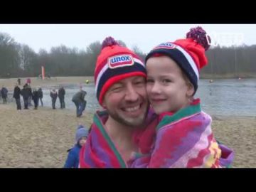 Nieuwjaarsduik Bovenkarspel: ‘we zijn weer klaar voor 2017’