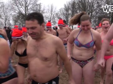 Nieuwjaarsduik Hoorn: ‘mijn hemeltje, het was vet koud’