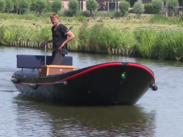 Op bezoek bij de schuitenmakerij in Medemblik