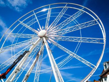 Opbouw Kermis Hoorn 2015; Het past net aan