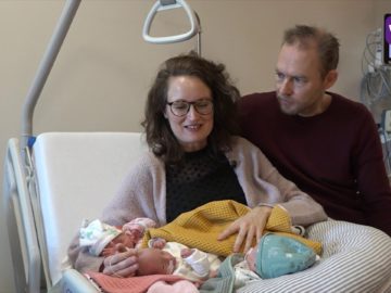 Pasgeboren Hoornse drieling viert kerst in het ziekenhuis