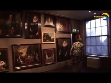 Pietje Testbeeld opzoek naar de slaapkamer van Sinterklaas