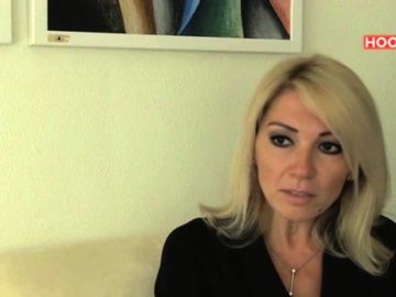 Raadslid protesteert tegen vlaggenzwaaiers