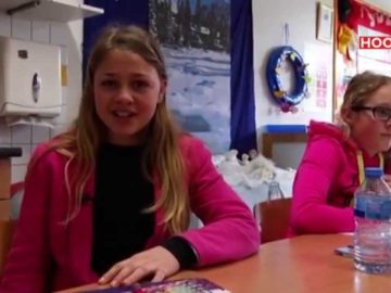 Rayna speelt in Kinderen voor Kinderen