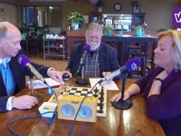 Schaakborddiscussie: Caroline van der Pol (VVD) en Jim Mollet (Ok(é) Partij)