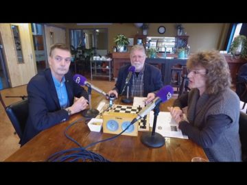 Schaakborddiscussie: Wim Bijman (CDA) en Karin van der Gaast (PvdA-Groenlinks) in discussie