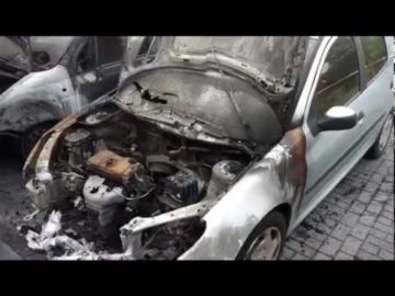 Schuur en twee auto’s uitgebrand