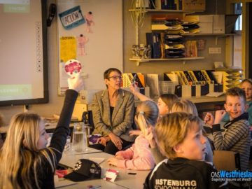Staatssecretaris Jetta Klijnsma geeft gastles op de Pontonnier in Hoorn