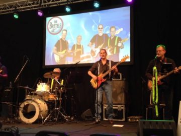 The Bretels – Op ’n hek ( westfries, orig.  sittin’ on a fence)